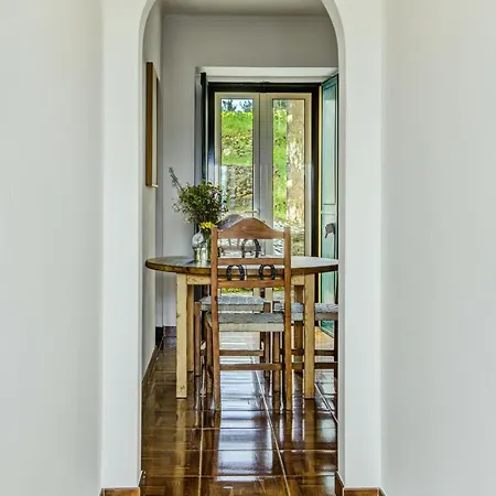 Apartment Breakfast Under A Tree - And Tomar