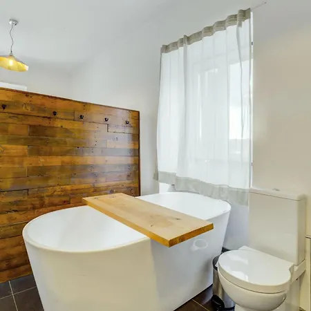 Breakfast Under A Tree - And Apartment *