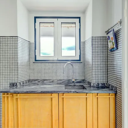 Breakfast Under A Tree - And Apartment