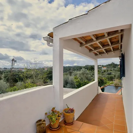 Breakfast Under A Tree - And Апартаменты Томар